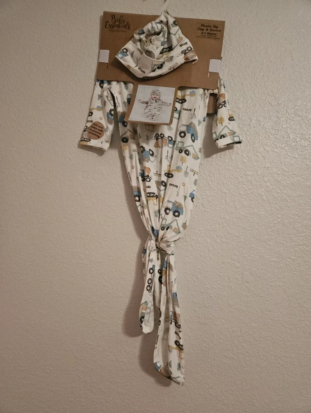 nwt baby bamboo hat and knotted gown